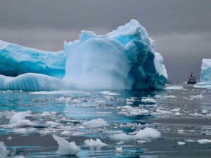 Cae a nivel alarmante el hielo marino de la Antartida