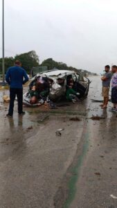 Mueren al menos 6 personas en faltal accidente carretero en Playa-Tulum