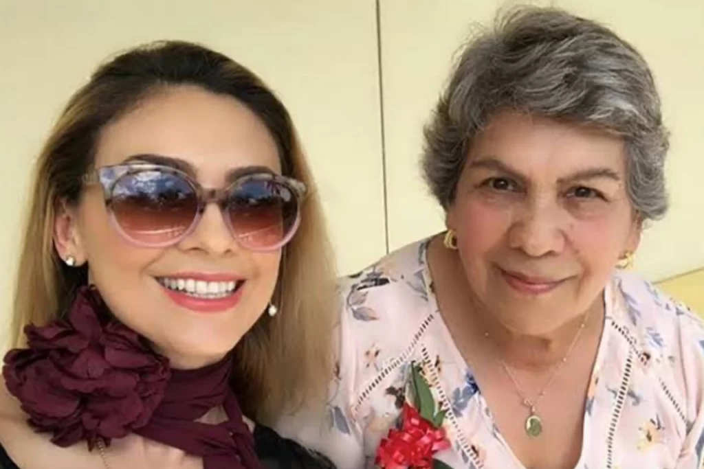 "Lamentablemente" Fallece la mamá de Aracely Arámbula