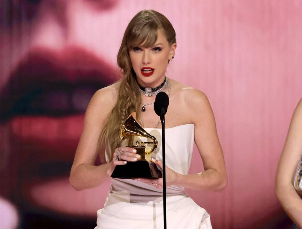 Taylor Swift primera artista en ganar cuatro veces Álbum del Año en los Grammys