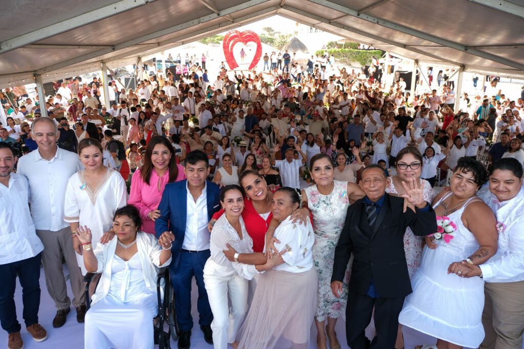 350 parejas unen sus vidas en Bodas Colectivas de Cancún