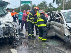 FGE investiga las causas del accidente automovilístico en carretera Playa del Carmen-Tulum