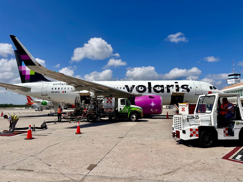 Anuncian nueva ruta aérea de Volaris McAllen-Cancún