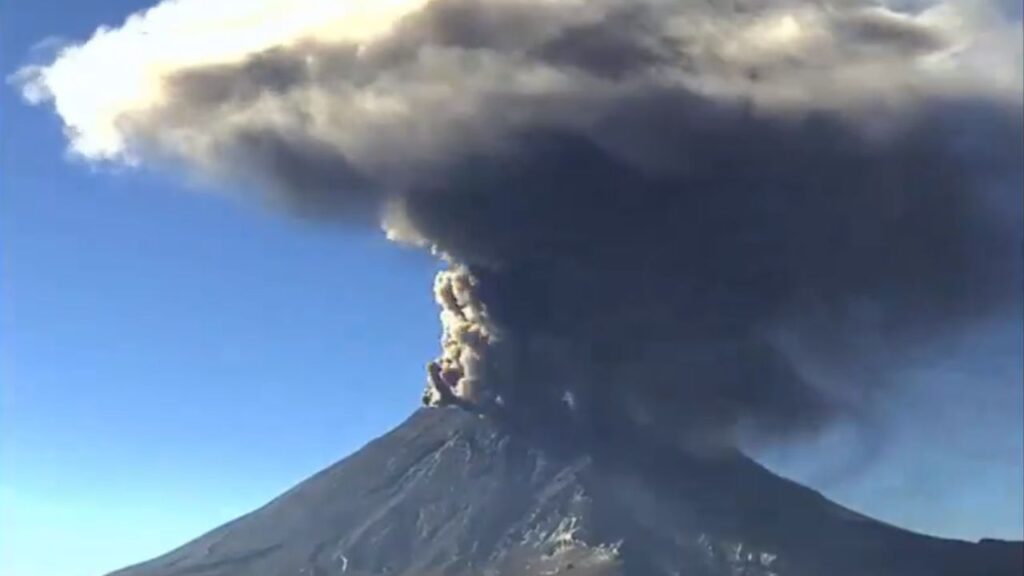 ¡Sorprende nuevamente! Así fue la explosión del Popocatépetl este 27 de febrero