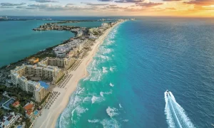 Anuncian nueva ruta aérea de Volaris McAllen-Cancún