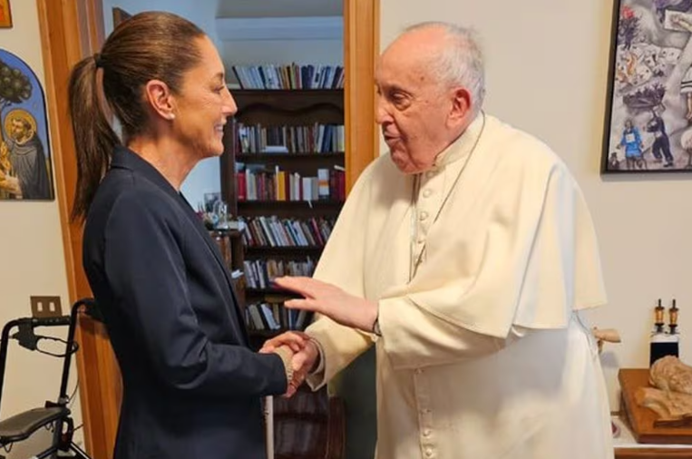 Claudia Sheinbaum va al Vaticano y se reúne con el Papa Francisco