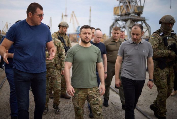 Presidente de Ucrania visita tropas en frente de Zaporiyia y a pacientes con cáncer