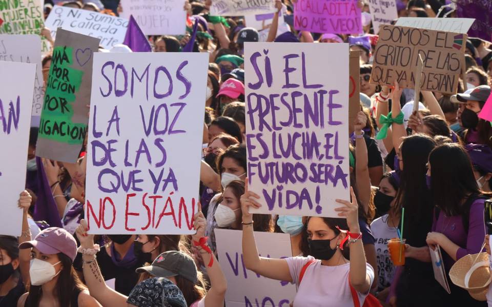 ¡Basta de violencia contra las mujeres Exigen feministas durante marcha 8M en CDMX