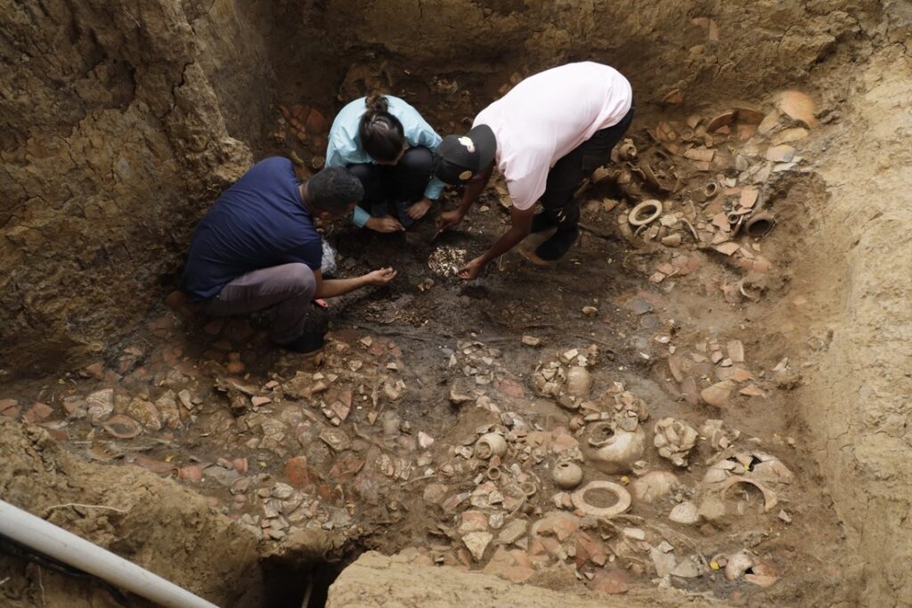 Descubren en Panamá tumba ancestral llena de tesoros