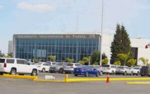 Aeropuerto de Puebla suspende actividades por ceniza del Popocatepetl