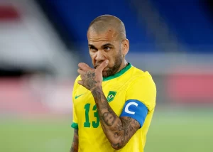 Dani Alves asegura no se fugaria y solicita libertad