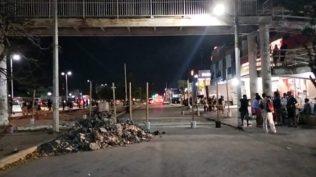 "Problemas viales" Esto causa construcción de puente peatonal en el centro de Cancún