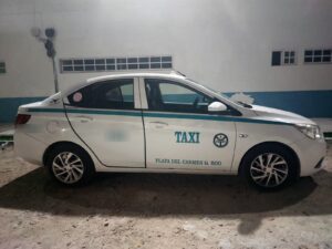 Taxistas de Playa del Carmen agreden a turistas y son detenidos por la FGE