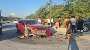 Accidente en Cancún deja 3 personas lesionadas