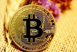 Bitcoin supera los 72,000 Dólares y rompe récords históricos