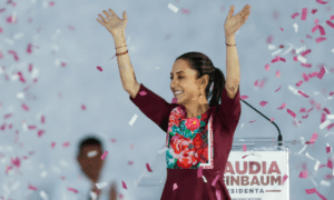 Reúne Claudia Sheinbaum más de 350 mil personas en el Zócalo 