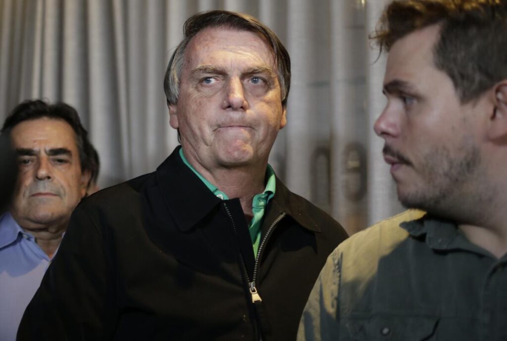 Jair Bolsonaro, bajo investigación por estancia en embajada de Hungría
