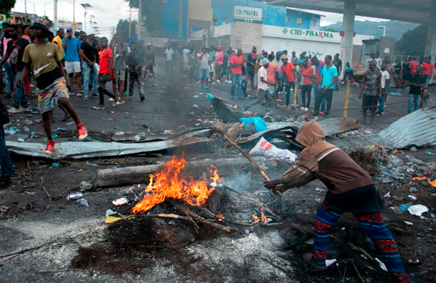 Miles de reos se fugan de cárcel de Haití; declaran estado de emergencia