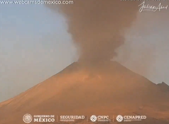 Así amanece el Popocatépetl; reportan caída de ceniza en 13 municipios de Puebla