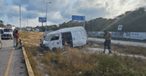 Accidente de Puerto Morelos a Cancún: Caos vial y un lesionado
