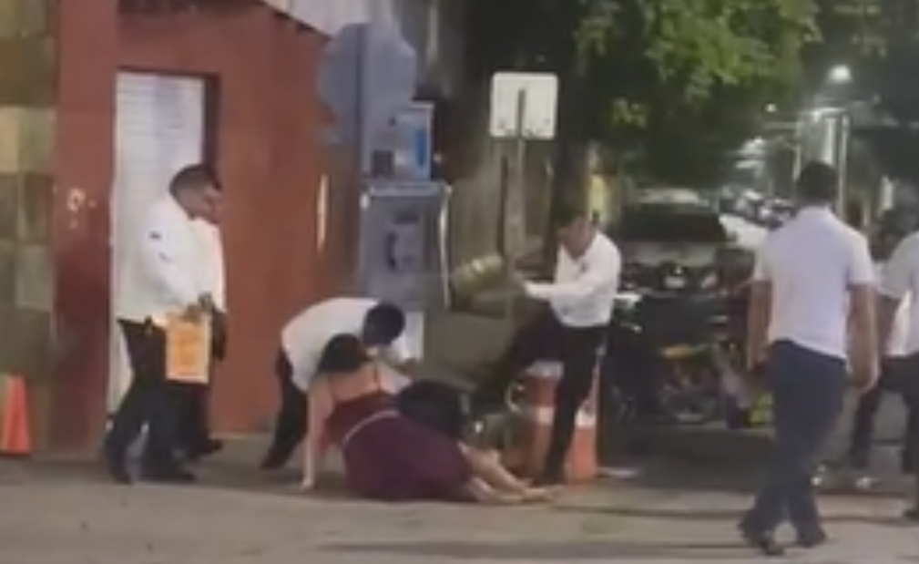 VIDEO: Taxistas de Playa del Carmen golpean brutalmente a un turista