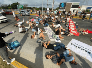 Ambientalistas se manifiestan en Playa del Carmen contra obras del Tren Maya
