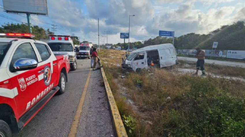 Accidente de Puerto Morelos a Cancún: Caos vial y un lesionado
