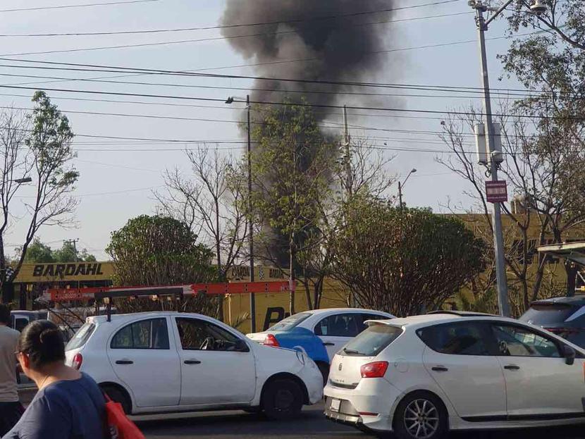 (VIDEO) Captan caída de helicóptero en Av. del Imán en alcaldía Coyoacán, CDMX