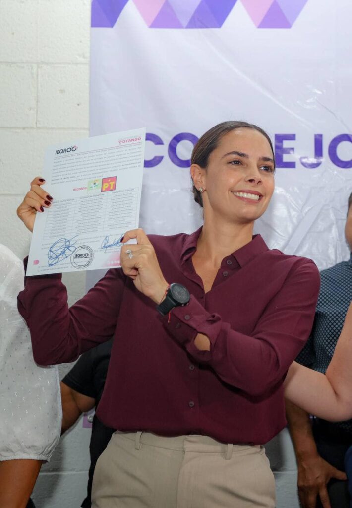 Ana Paty Peralta recibe constancia como candidata a alcaldía de Cancún