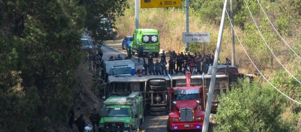 "Deja 14 muertos y 31 heridos" Se vuelca camión con peregrinos en Malinalco, Estado de México