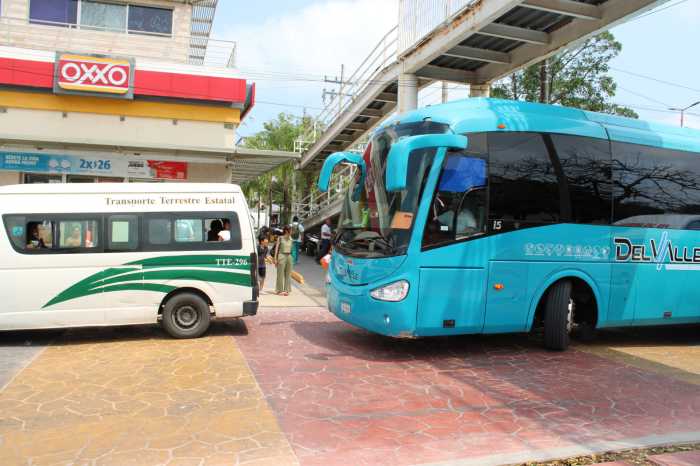 Combi atropella a hombre en nuevo paso peatonal de la avenida Tulum