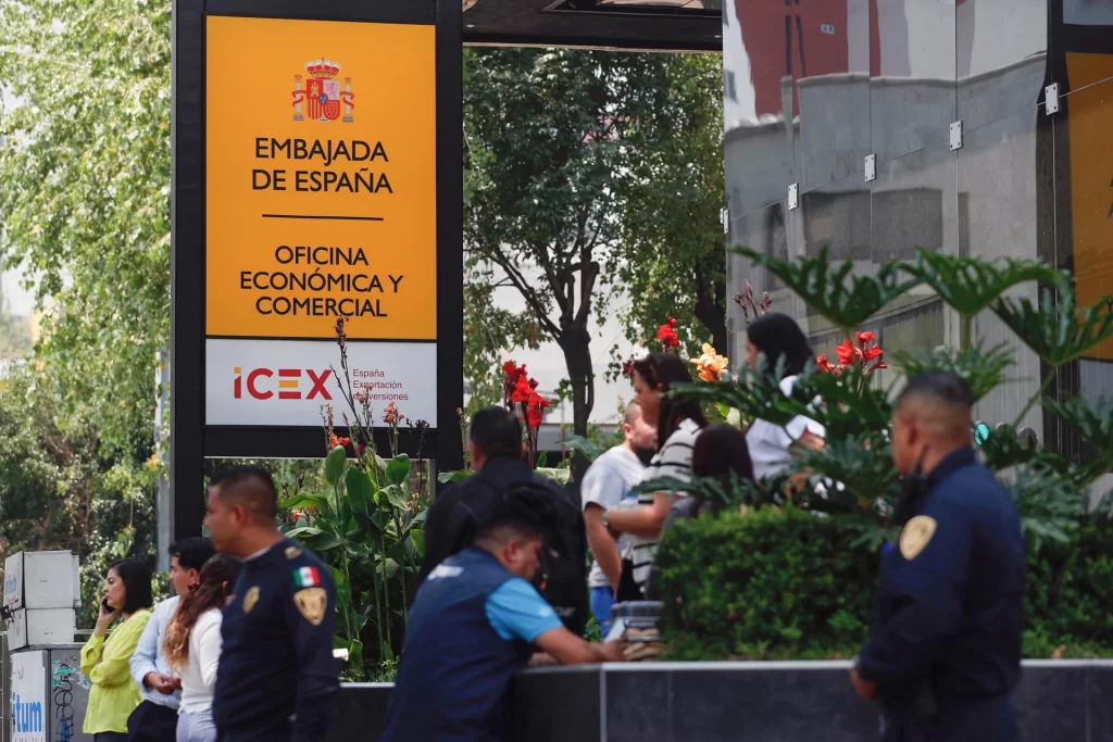 Embajada de España en México es asaltada con violencia