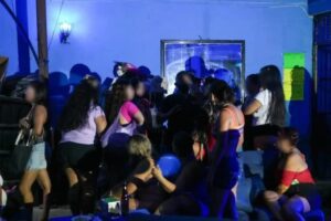 Rescatan a mujeres en bar de Cancun 1