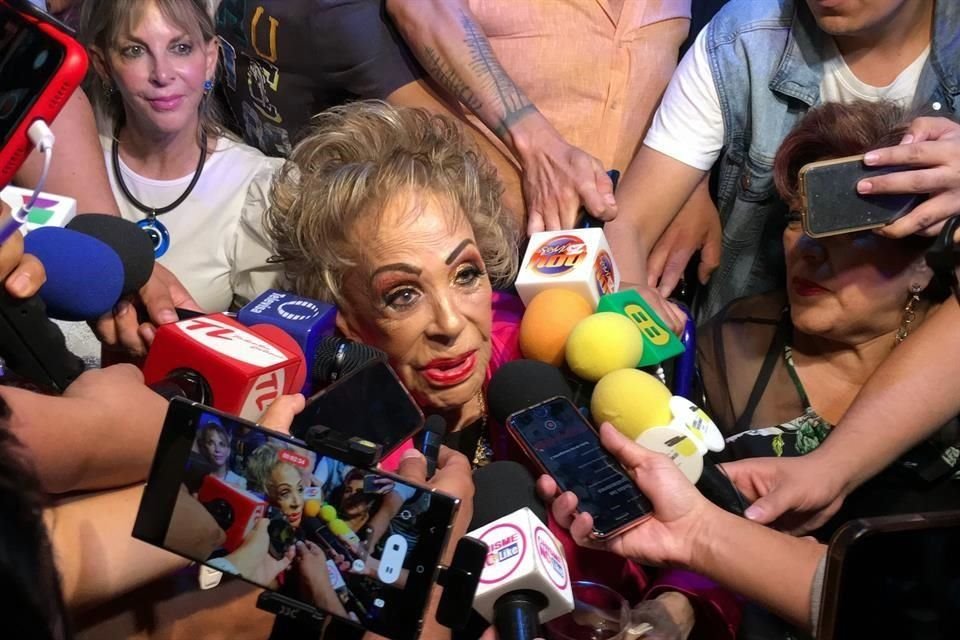Silvia Pinal es “aplastada” por la prensa; fans exigen respeto