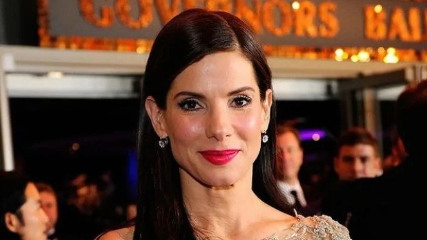 Sandra Bullock luce mas joven luego de visitar a su cirujano plastico