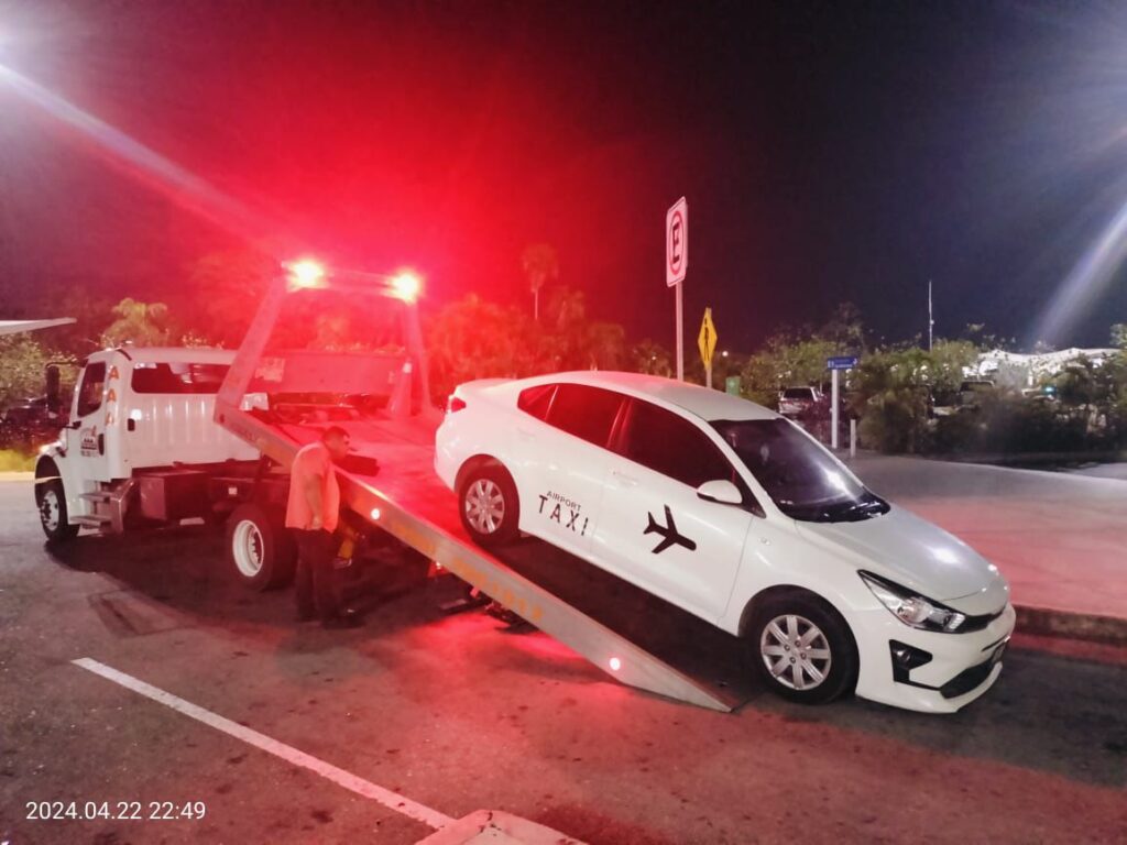 Taxista de Cancún que intentó cobrar mil dólares a turista es detenido