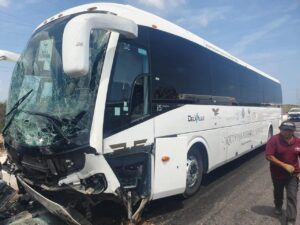 Accidente sobre avenida Chac Mool de Cancún deja 2 lesionados