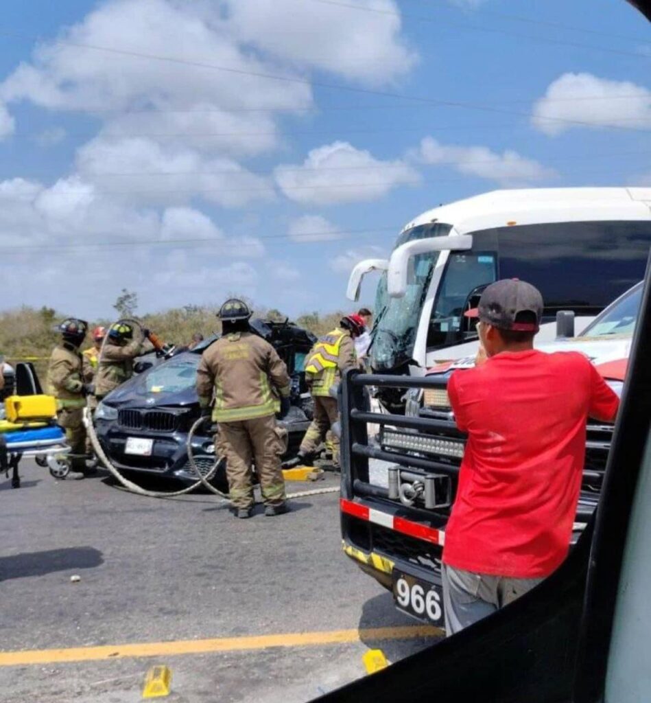 Accidente sobre avenida Chac Mool de Cancún deja 2 lesionados