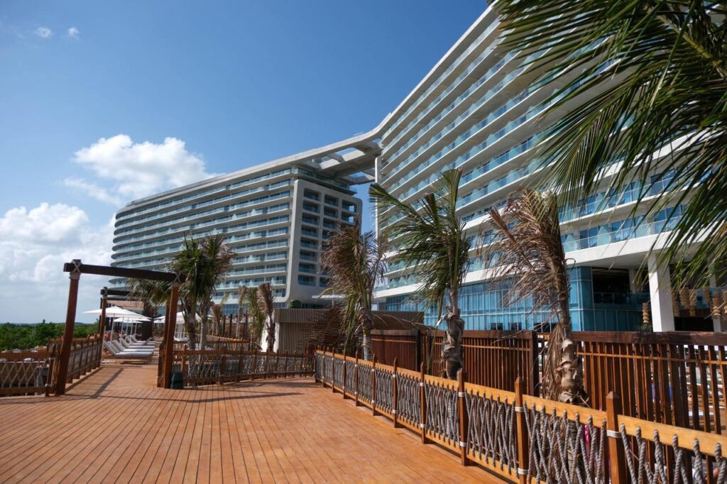 Inauguran hotel Hyatt Vivid Grand Island en su primera etapa en Cancún