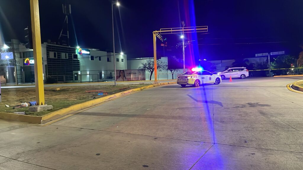 Motociclista muere tras derrapar en avenida Tulum de Cancún