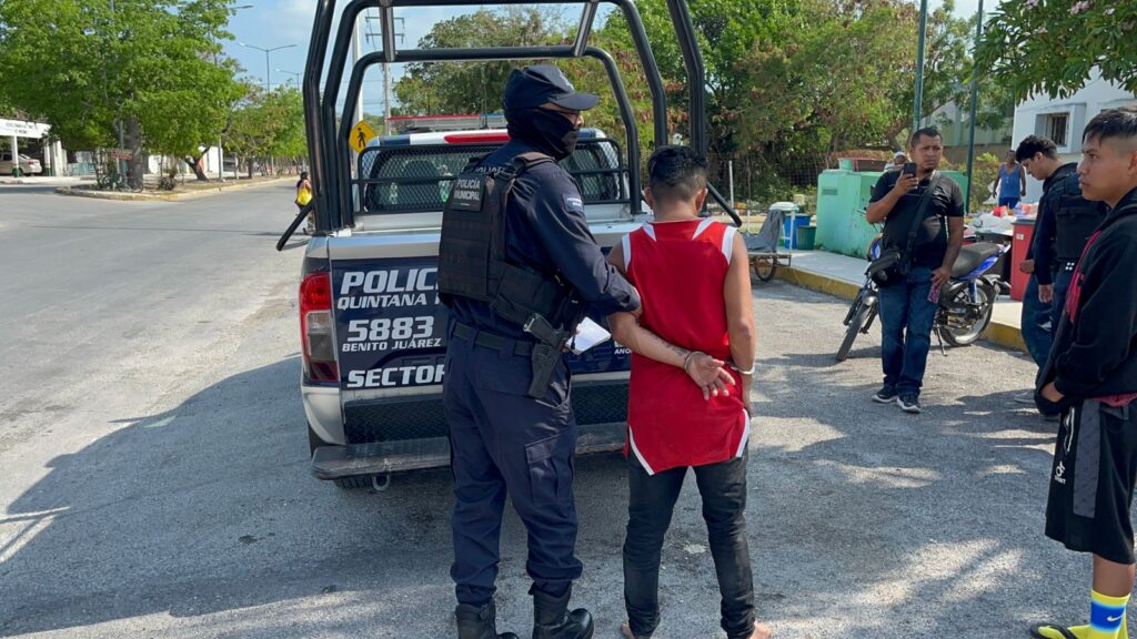 Vecinos de la SM237 de Cancún casi linchan ladrón