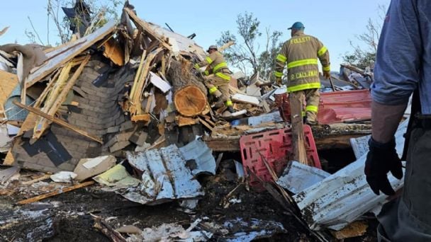 "Alerta por tornados" Reportar varios muertos y heridos por fuertes daños en Texas