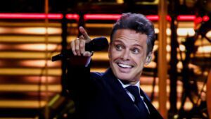 Luis Miguel está de manteles largos por su cumpleaños 54