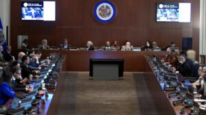 OEA respalda a México y condena irrupción a embajada en Ecuador 