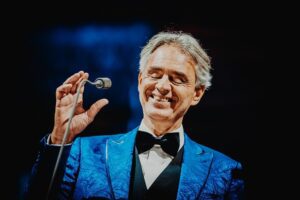 Christian Nodal será parte de homenaje a Andrea Bocelli