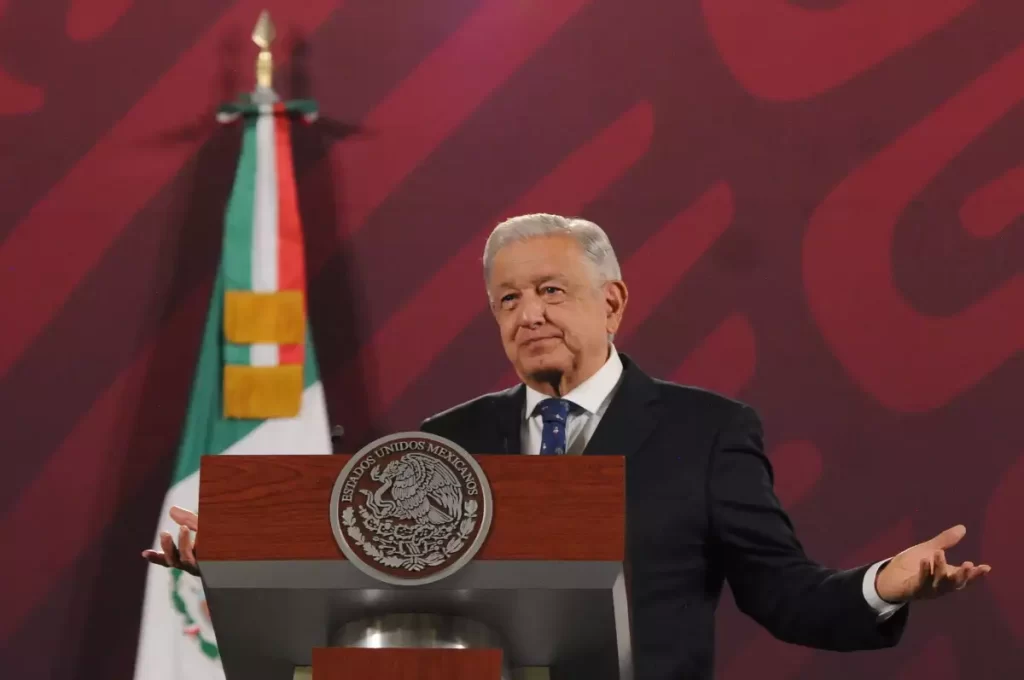 AMLO manifiesta trasfondo electoral en agresión de normalistas en Palacio Nacional