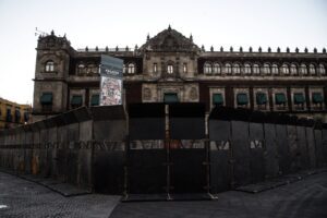 AMLO manifiesta trasfondo electoral en agresion de normalistas en Palacio Nacional