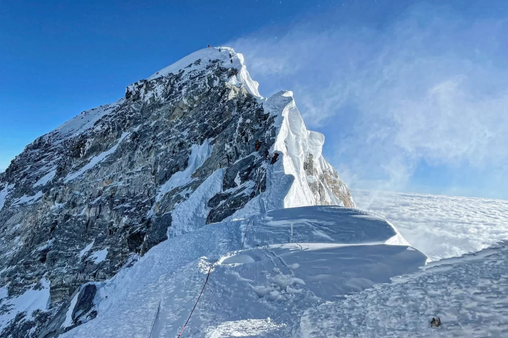 Alpinista muere en el Everest y su guía está desaparecido