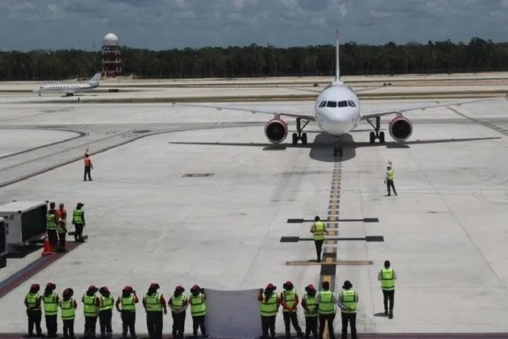 Avión de Air Canadá llega al Aeropuerto Internacional de Tulum