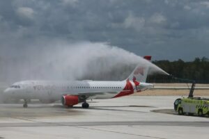 Avion de Air Canada llega al Aeropuerto Internacional de Tulum 2